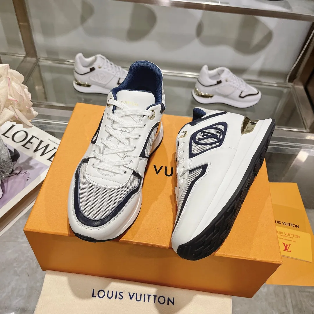 👟👟Ex-factory price 640👟👟 Men's size +10 Louis Vuitton's official website synchronizes the 2024 couple's models, this Neo Run Away sneakers are inspired by running shoes, integrating LV's iconic must-have shoes into the trend. This version is a 1:1 replica of the original version, reinterpreting Damier canvas with cow leather and mesh fabrics, highlighting its simple lines and unique wedge outsole. The main details include the LV initials on the side and the engraved gold heel stabilizer on the back plus a hidden insole. 2cm. Sizes 35-42, 39-46. Full package. High version. New and old customers are welcome to inquire.